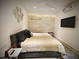 1st Luxury Warehouse