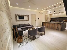 1st Luxury Warehouse