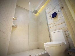 1st Luxury Warehouse