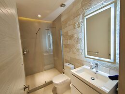 1st Luxury Warehouse