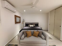 1st Luxury Warehouse