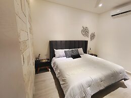 1st Luxury Warehouse