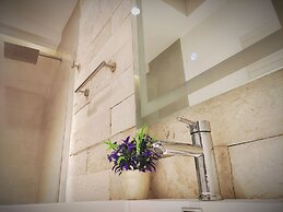 1st Luxury Warehouse