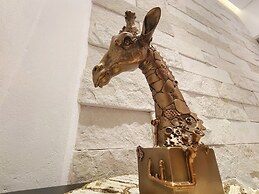 1st Luxury Warehouse