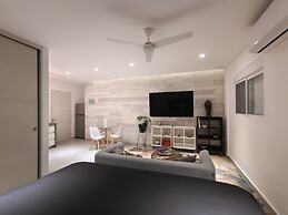 1st Luxury Warehouse