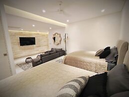 1st Luxury Warehouse