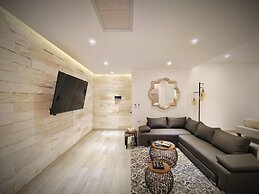 1st Luxury Warehouse