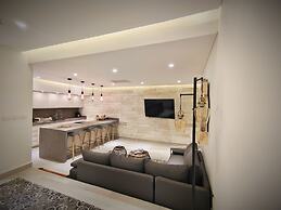 1st Luxury Warehouse