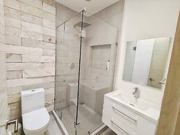 1st Luxury Warehouse