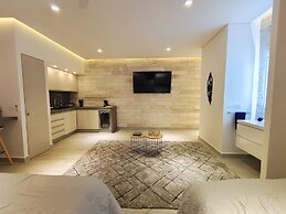 1st Luxury Warehouse