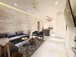 1st Luxury Warehouse