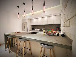 1st Luxury Warehouse