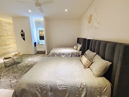 1st Luxury Warehouse