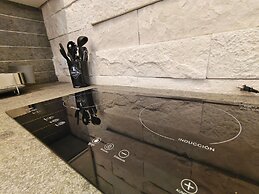 1st Luxury Warehouse