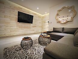 1st Luxury Warehouse