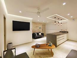 1st Luxury Warehouse