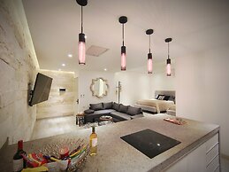 1st Luxury Warehouse