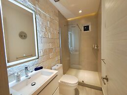 1st Luxury Warehouse