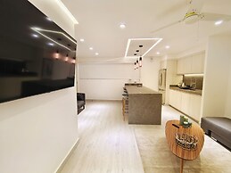 1st Luxury Warehouse