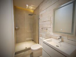 1st Luxury Warehouse