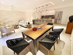 1st Luxury Warehouse