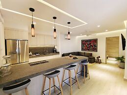 1st Luxury Warehouse