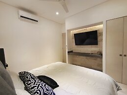 1st Luxury Warehouse