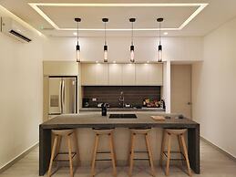 1st Luxury Warehouse