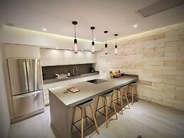 1st Luxury Warehouse