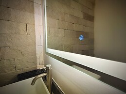 1st Luxury Warehouse