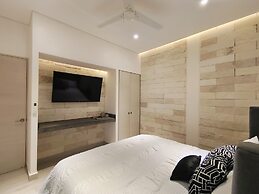 1st Luxury Warehouse