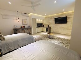 1st Luxury Warehouse