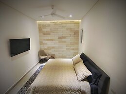 1st Luxury Warehouse