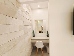 1st Luxury Warehouse