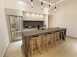 1st Luxury Warehouse