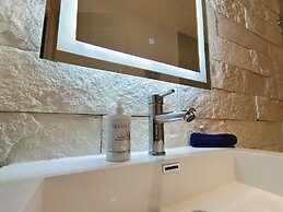 1st Luxury Warehouse