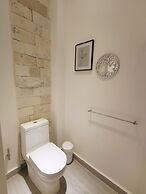 1st Luxury Warehouse