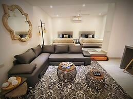 1st Luxury Warehouse