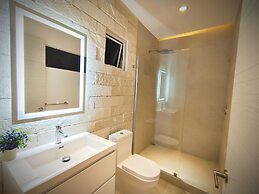 1st Luxury Warehouse