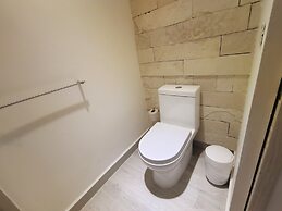 1st Luxury Warehouse