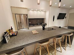 1st Luxury Warehouse