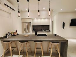 1st Luxury Warehouse