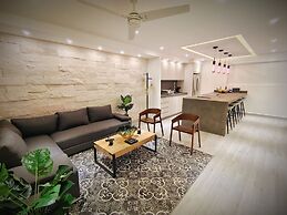 1st Luxury Warehouse