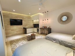 1st Luxury Warehouse