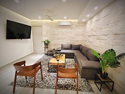 1st Luxury Warehouse