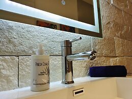 1st Luxury Warehouse