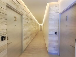 1st Luxury Warehouse