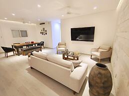 1st Luxury Warehouse