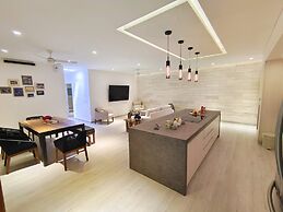 1st Luxury Warehouse