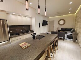 1st Luxury Warehouse